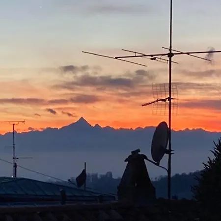 Dolce Sur La Colline De Turin *